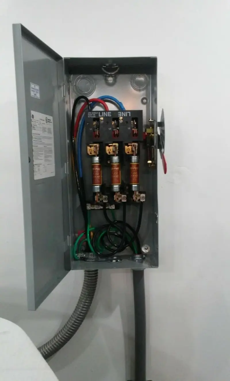 Three-phase disconnect switch installed for Smoke Detector Installation in Moundville